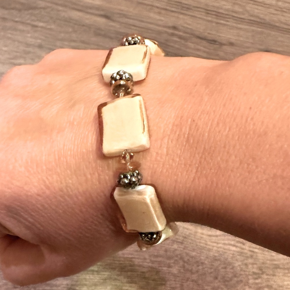 Premier Designs Cream Lucite Thermoset Bracelet